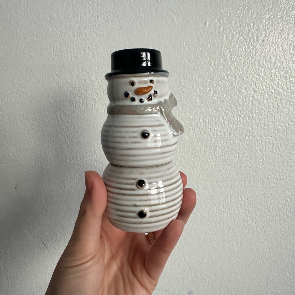 Festive Ceramic stackable Snowman salt and pepper shakers